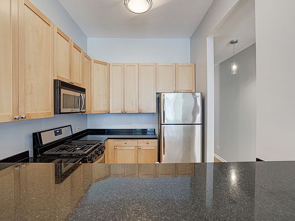 5th image of 5318 N Ravenswood Ave Unit 203