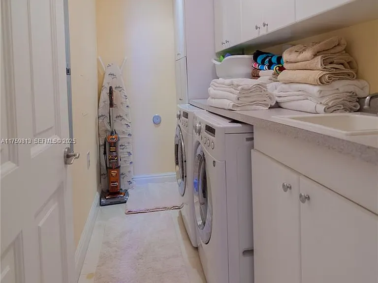 17875 Collins Ave #4302 — Photo 7