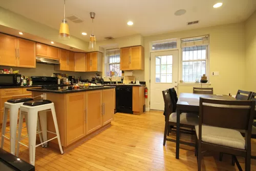 Large eat-in Kitchen with access to rear yard - 1204 Half St SW