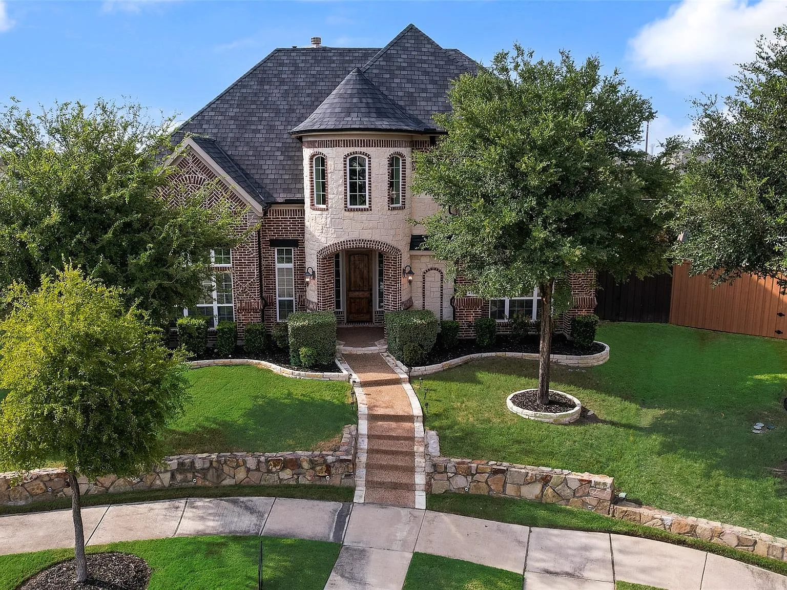 5 bed, 4159 sqft, $6,500 — Photo 2