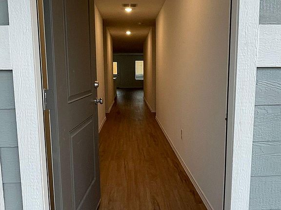 2nd image of 1136 Ashwood Dr