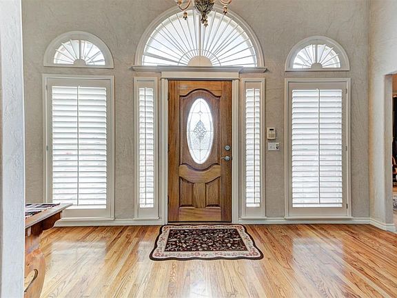 5th image of 10901 Wineview Dr