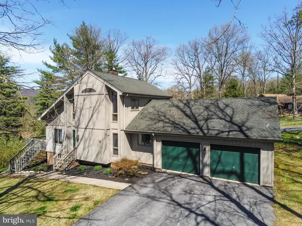 70 Eastwood Dr, Fayetteville, PA 17222