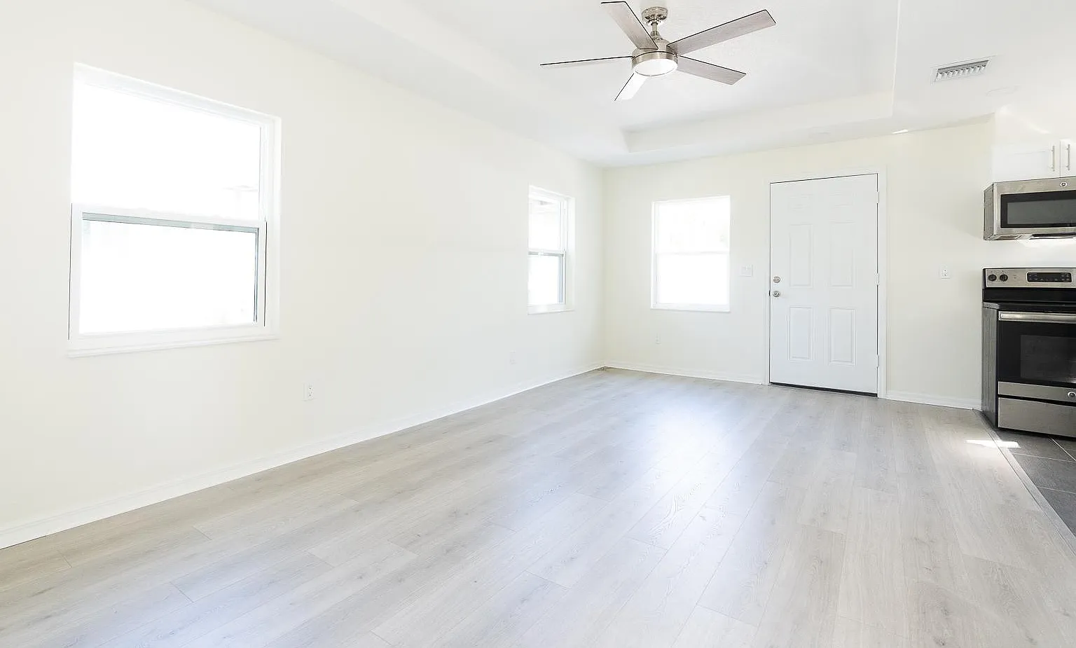 1 bed, 606 sqft, $1,900 — Photo 4