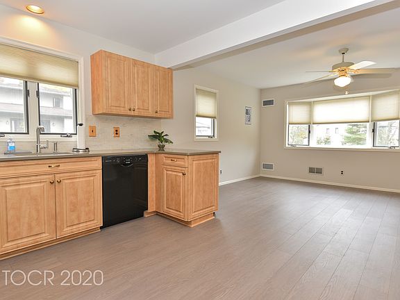 4th image of 39 Peach Hill Ct