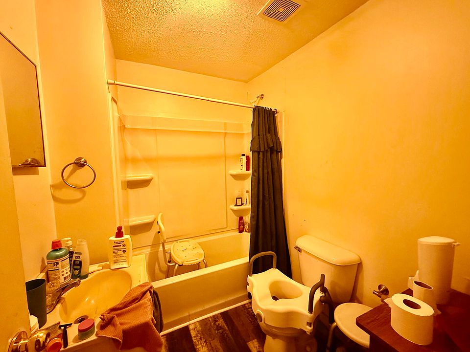 7th image of 205 S Lake Street