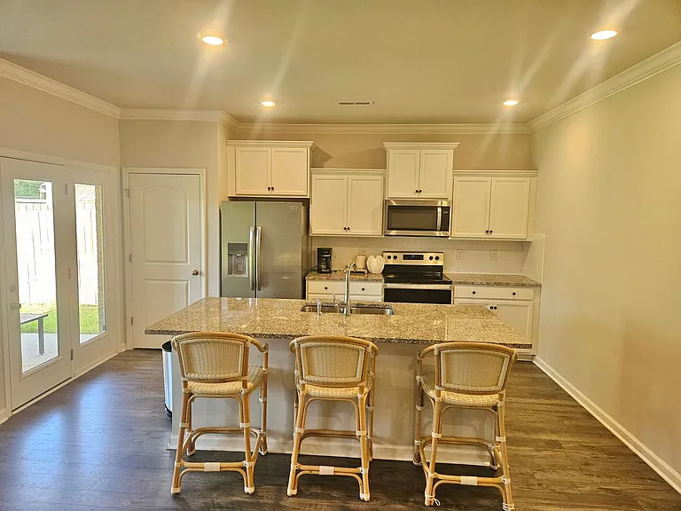 230 Ashland Dr S #W — Photo 3