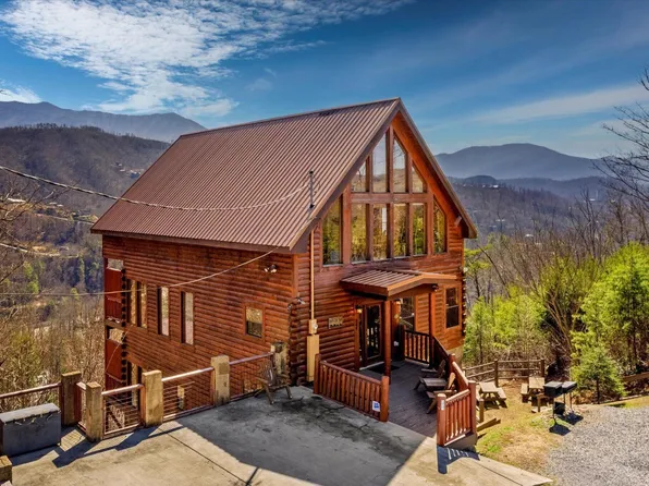 204 Pinnacle Dr, Gatlinburg, TN 37738