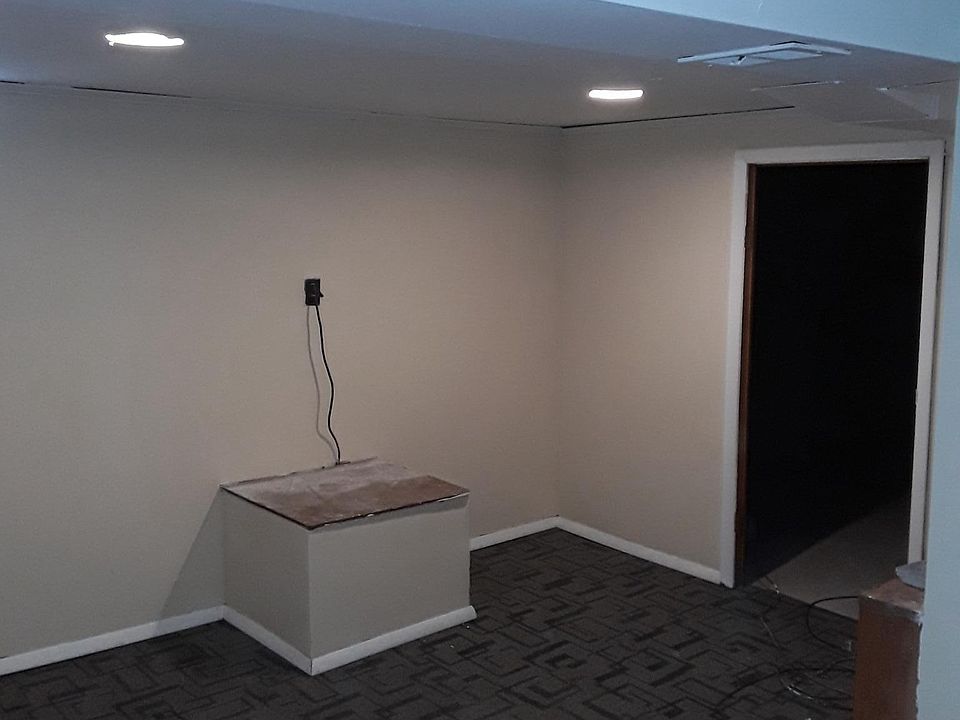 2nd image of 3233 Lake Ave