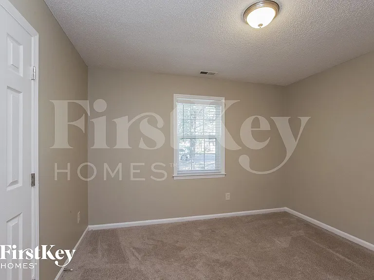 3204 Faircroft Way — Photo 13