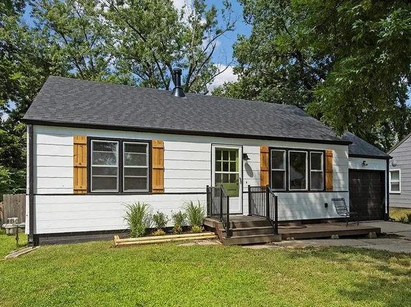 4910 Birch St, Roeland Park, KS 66205