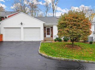 43 Bank St, New Canaan, CT