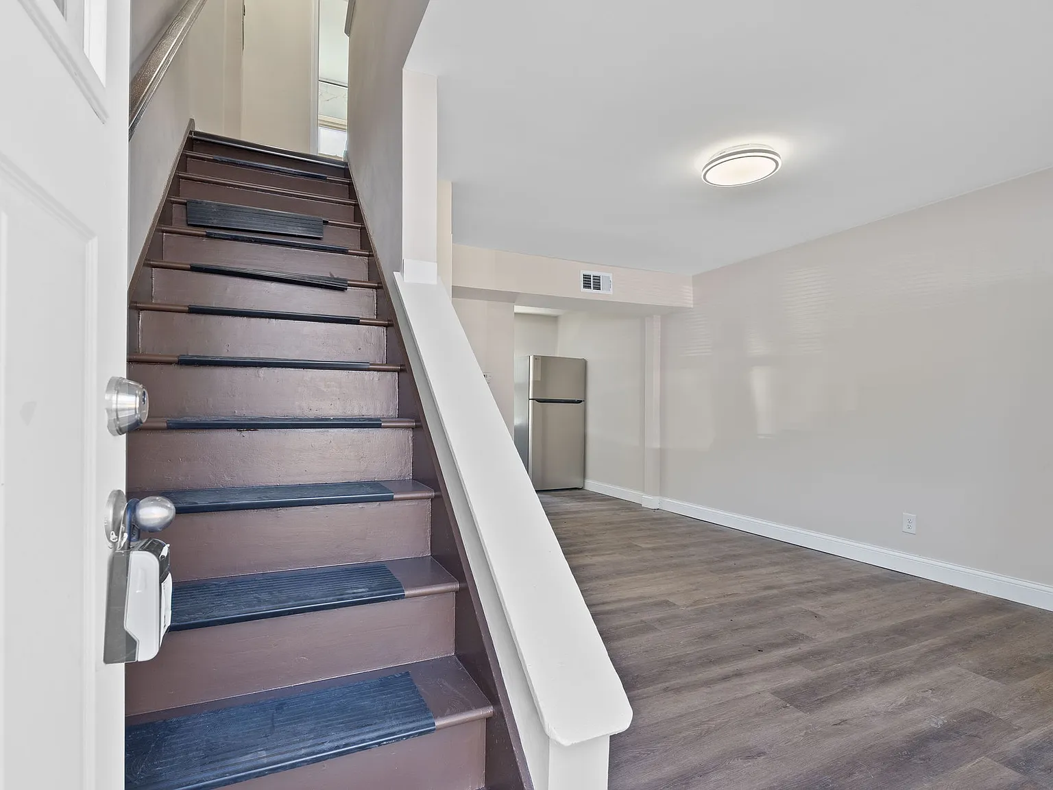 2 bed, 1100 sqft, $1,100 — Photo 2