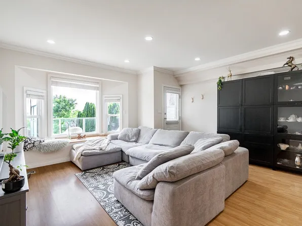 1124 Rochester Ave, Coquitlam, BC V3K 2X4