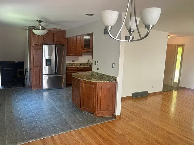 3 bed, 1.5 bath, 1726 sqft, $3,100 — Photo 3