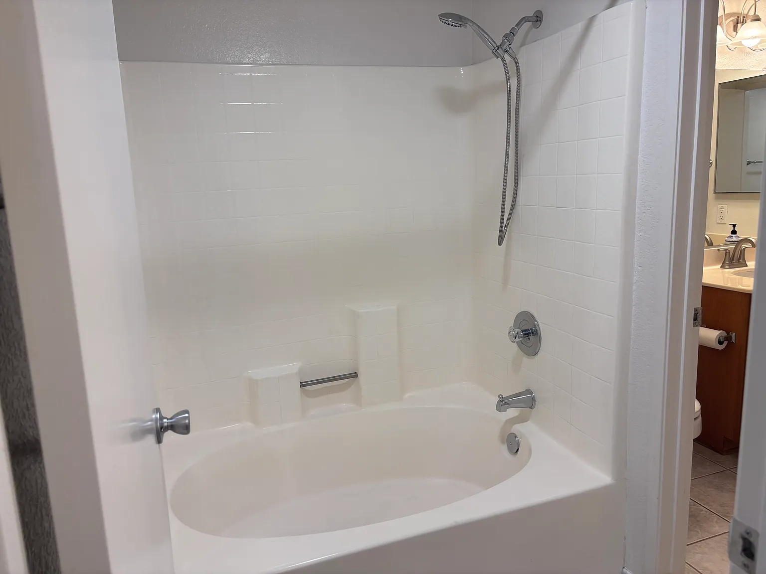 2 bed, 1.5 bath, 846 sqft, $2,600 — Photo 3