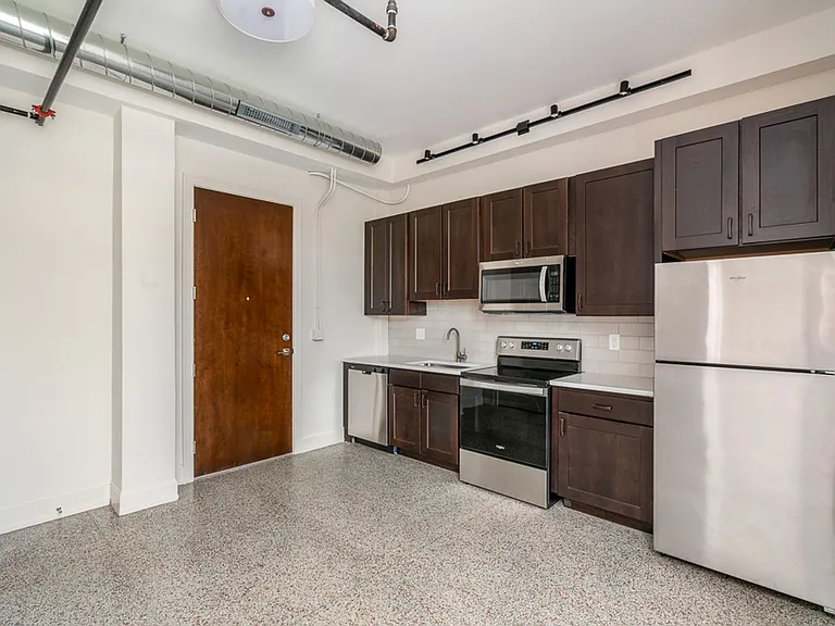 875 Michigan Ave — Photo 5