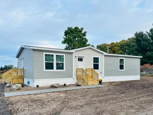 10344 S Beech Ave, Howard City, MI 49329