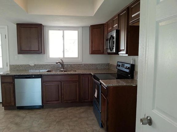 3rd image of 3013 S Harl Ave