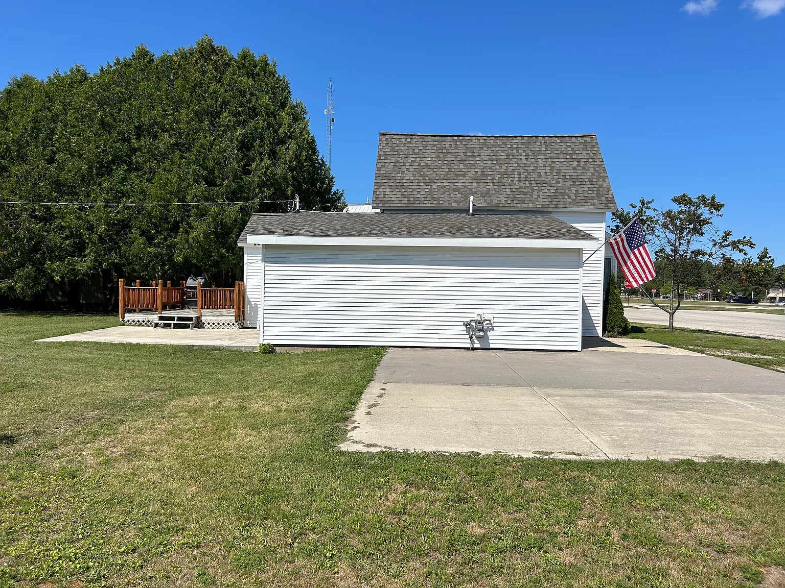 141 N Milton St — Photo 1