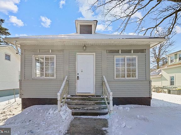 2nd image of 542 Berlin Rd