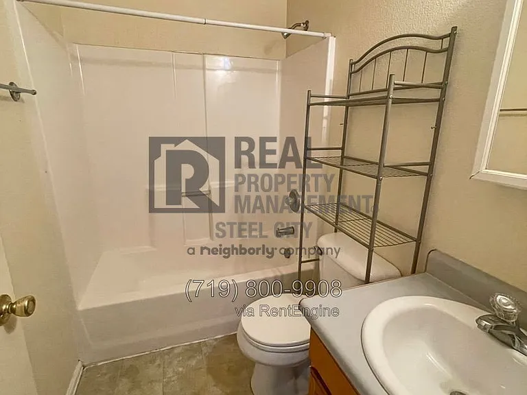 1713 Oakshire Ln #D — Photo 6