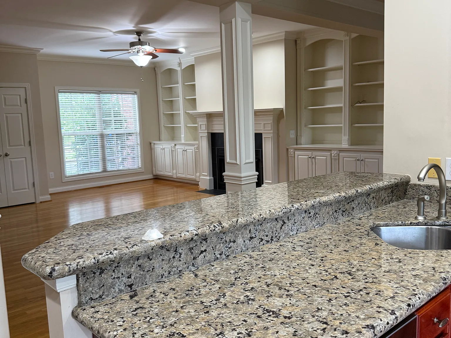 3 bed, 2.5 bath, 1825 sqft, $2,400 — Photo 1