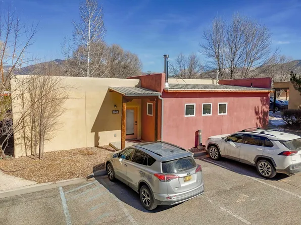 329A Randall Ln, Taos, NM 87571