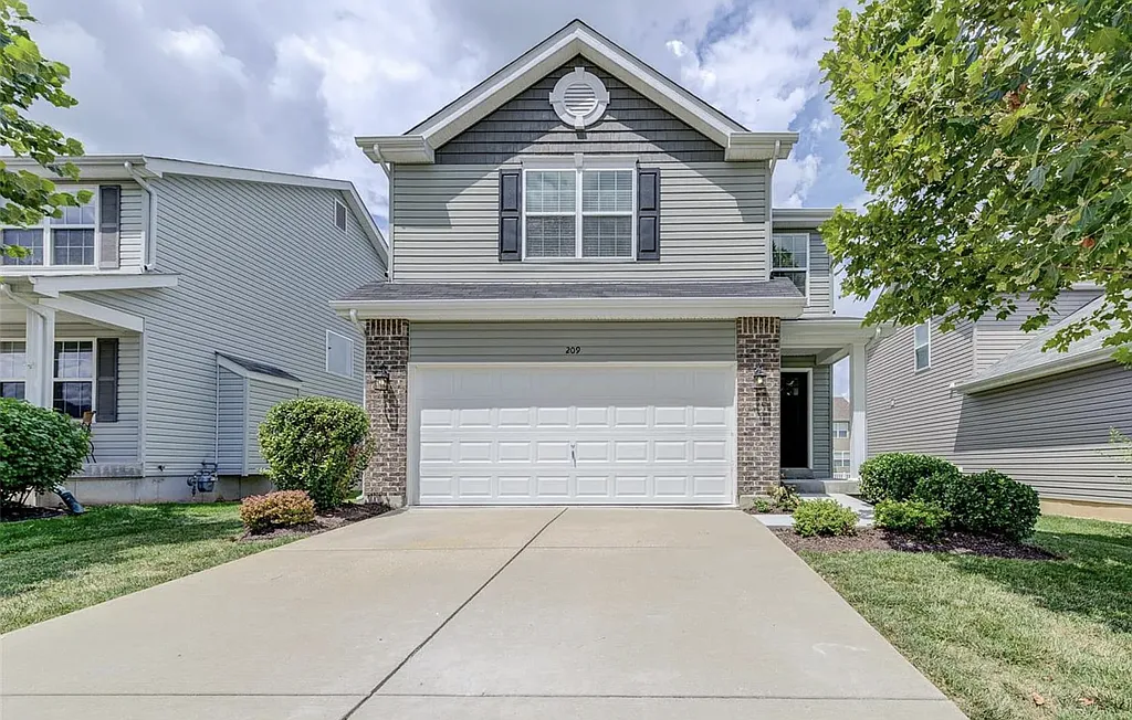 Building Photo - 209 Pecan Bluffs Dr