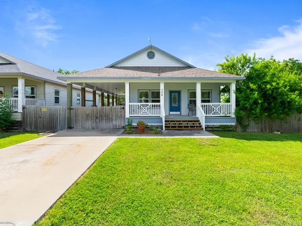 328 S Verne St, Rockport, TX 78382