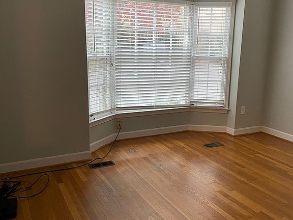 4th image of 3033 Federal Hill Dr