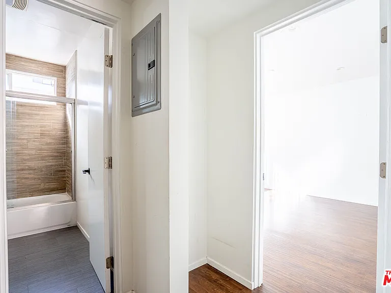 5831 Carlton Way #8 — Photo 14