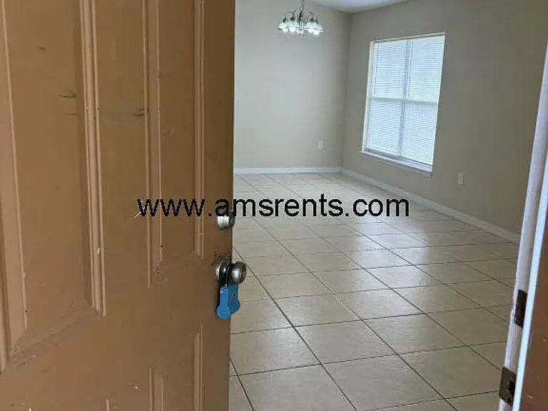 539 Albatross Dr — Photo 2