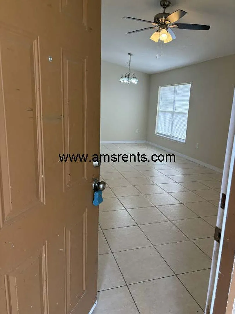 Building Photo - 539 Albatross Dr