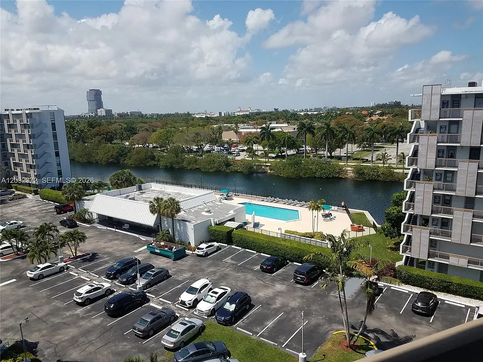 3475 N Country Club Dr #805