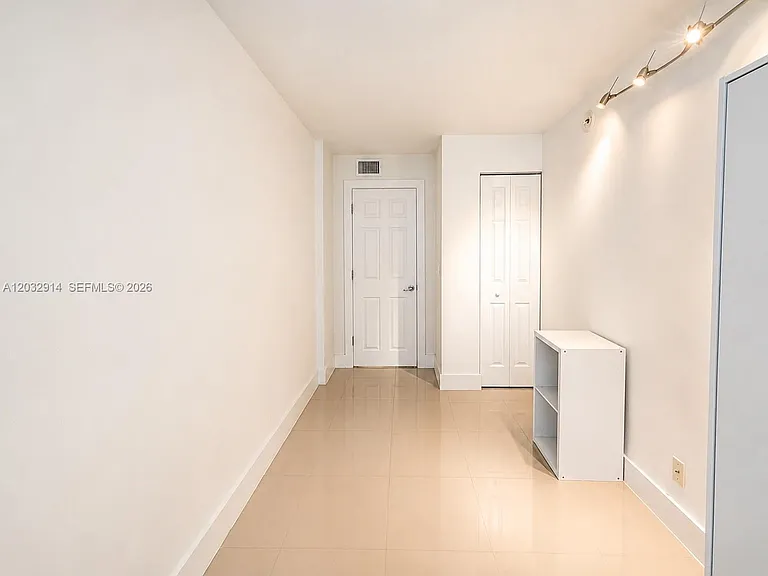 1865 S Ocean Dr #8I — Photo 12