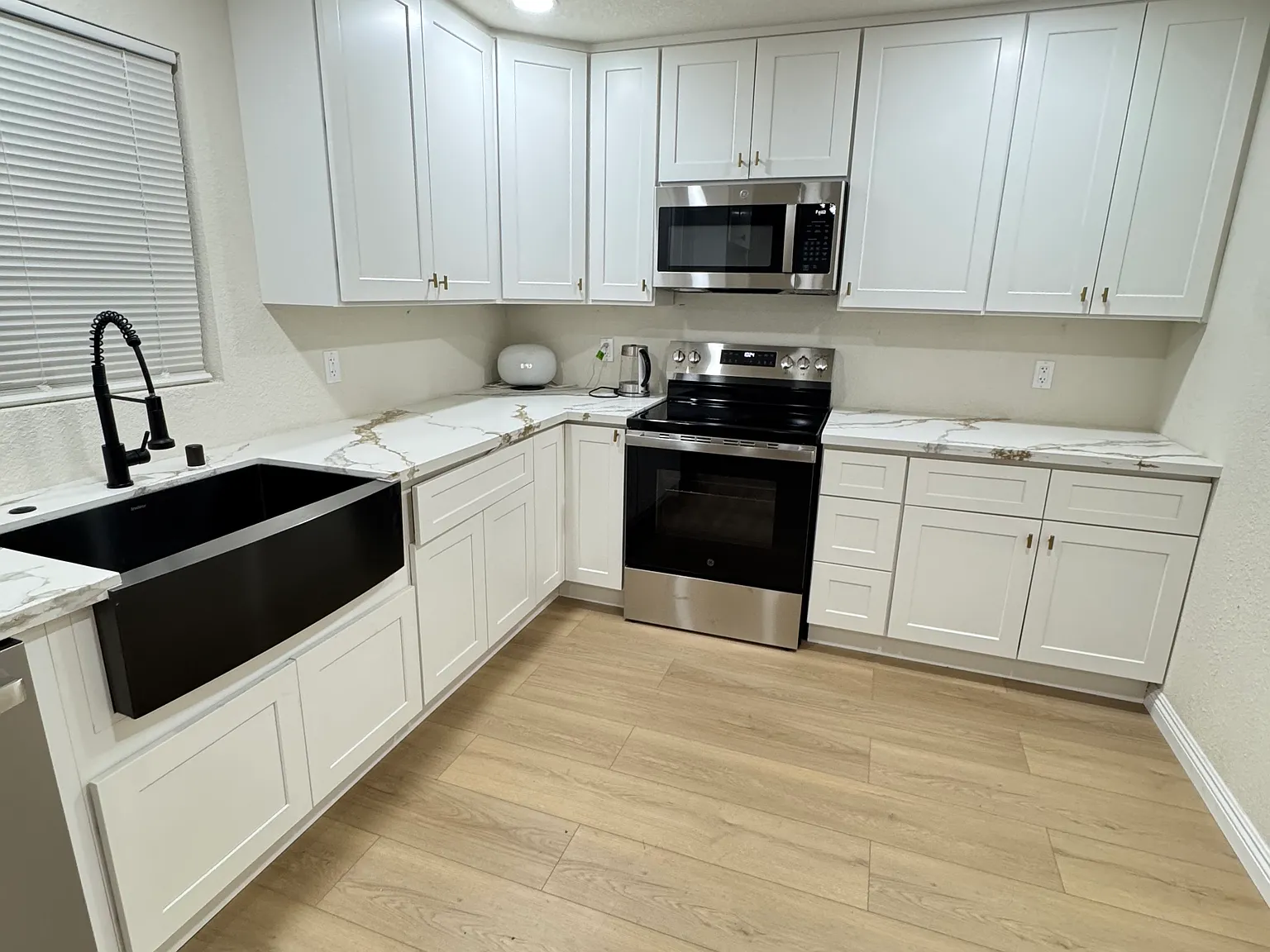 2 bed, 900 sqft, $2,600 — Photo 3