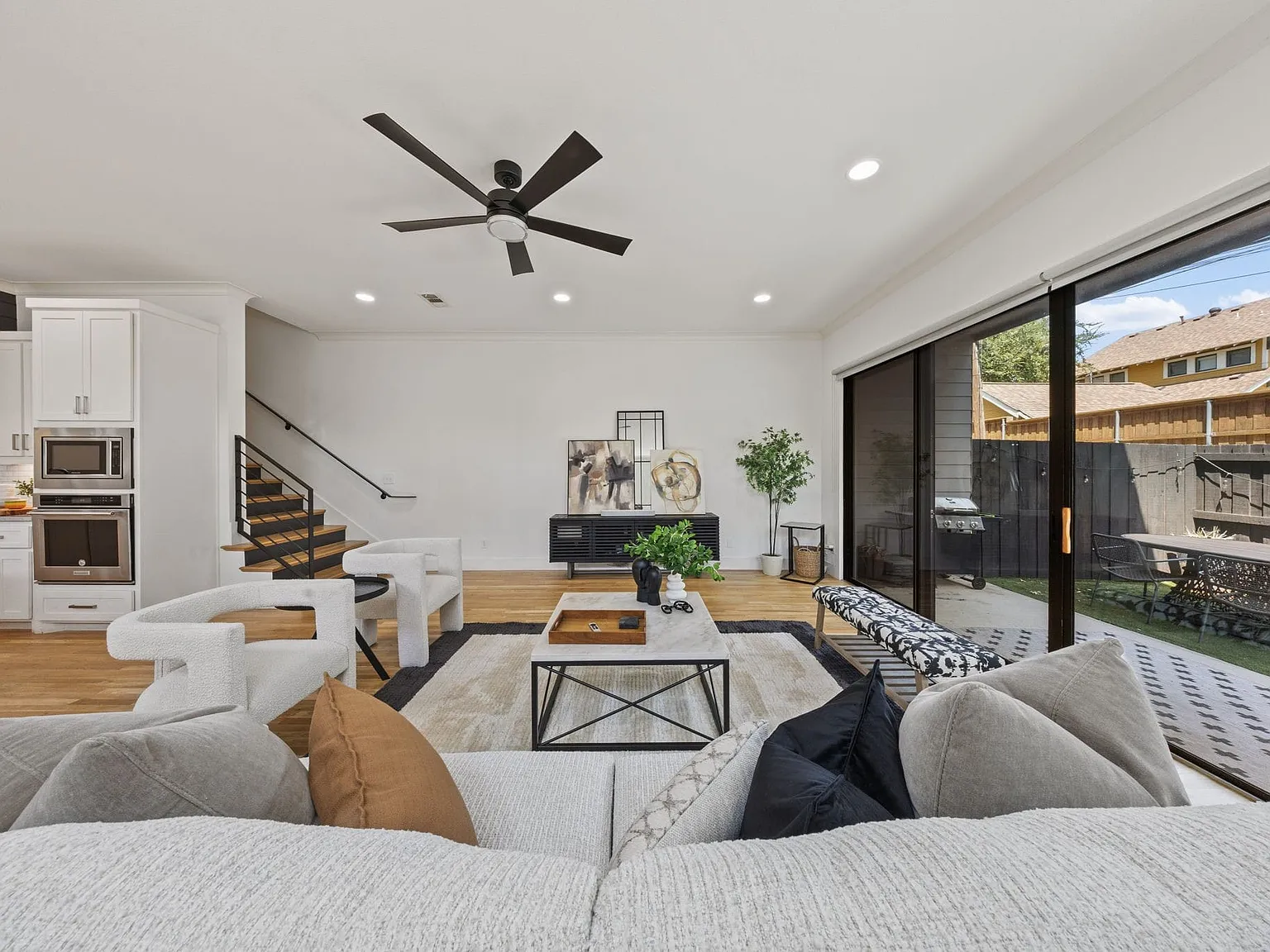 4 bed, 4.0 bath, 3259 sqft, $6,500 — Photo 3