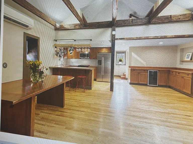 101 Hunt Dr — Photo 3