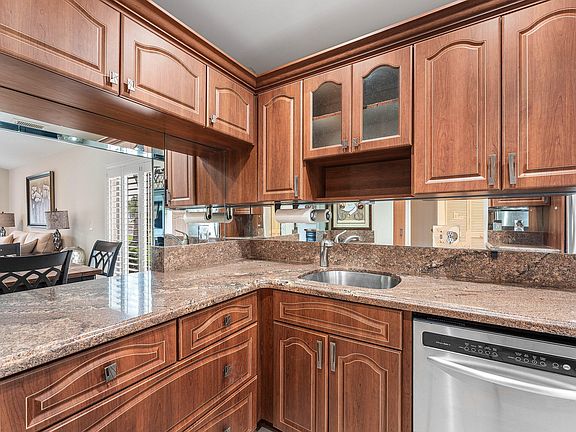 5th image of 1 Stratford Drive E #D