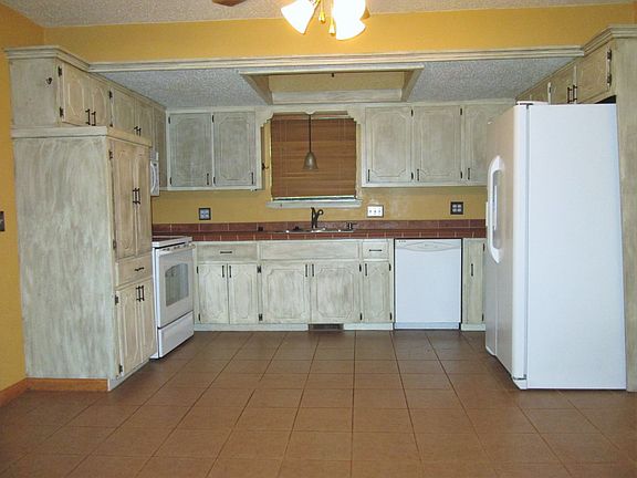 4th image of 233 Cindy Ave