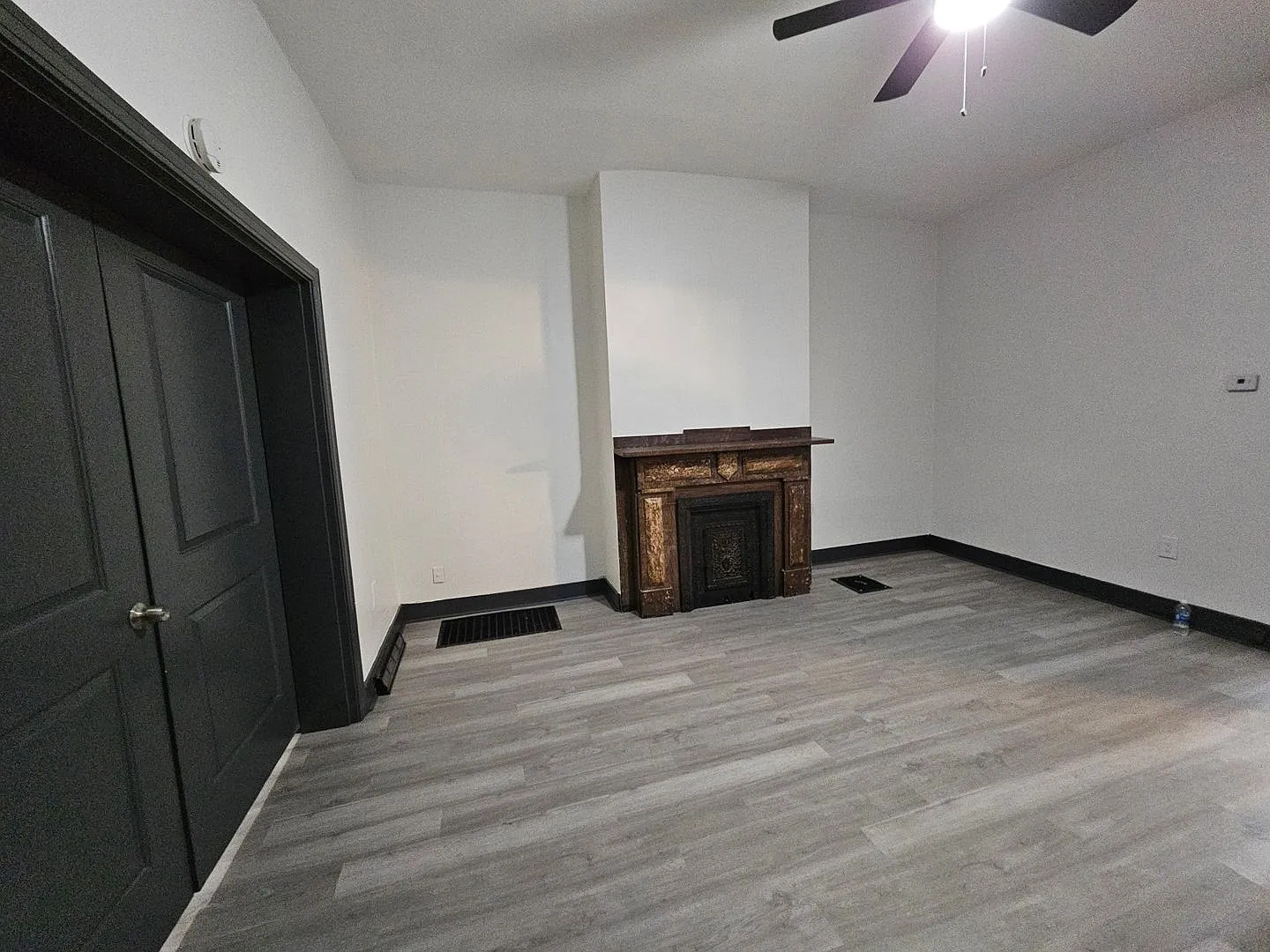 Newly Renovated 1 bedroom 1 bathroom Apartment for rent — Photo 2