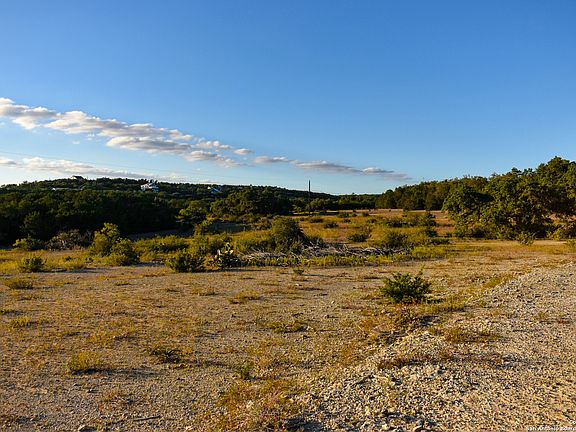 4th image of 2750 FM 484