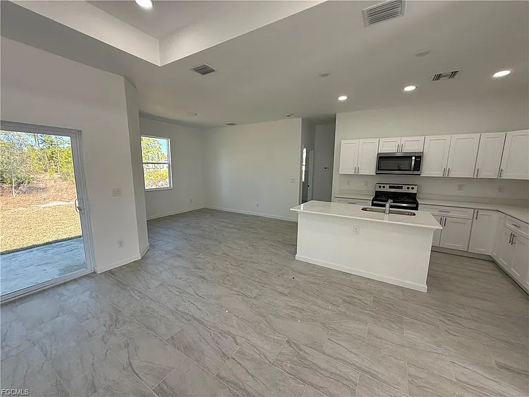 1115 Cove St E — Photo 7