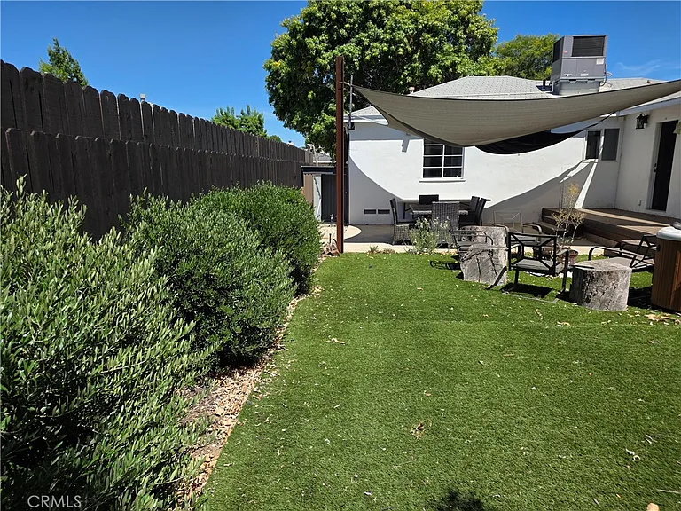5779 Enfield Ave — Photo 8