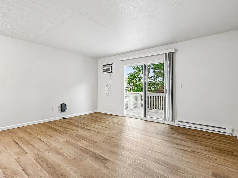 Aurora Apartments — Photo 4