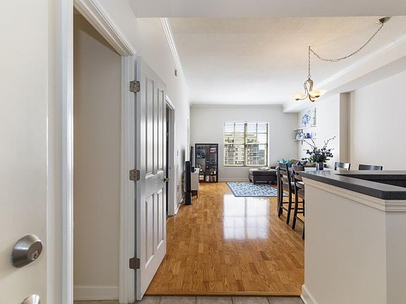 4th image of 1101 Juniper St NE APT 1524