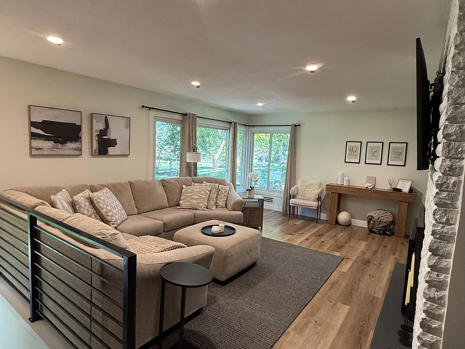 4 bed, 2123 sqft, $3,950 — Photo 2