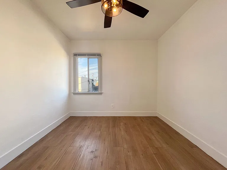 2364 Lime Ave — Photo 13