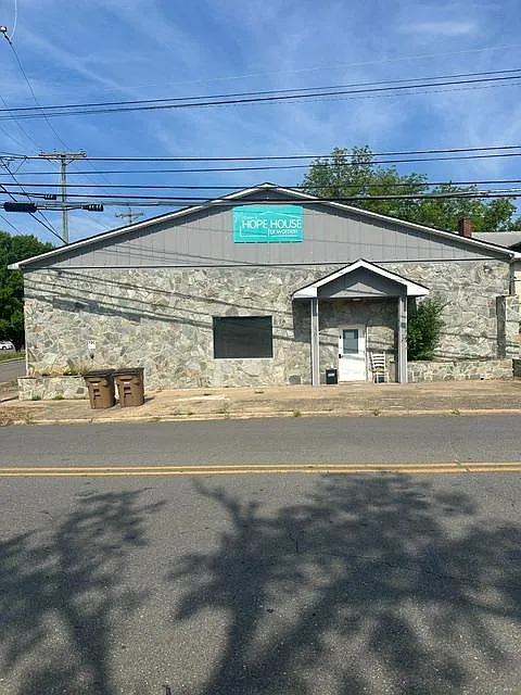 301 N Washington St - Room 4 — Photo 2